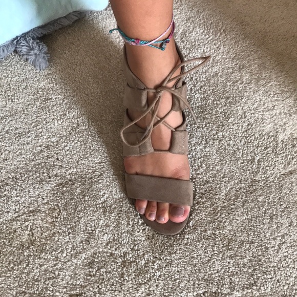 Cute tie heels - Picture 7 of 7